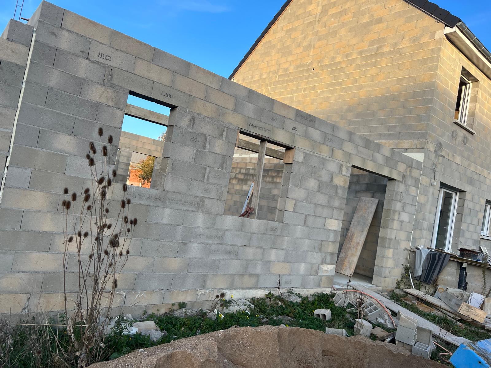 Extension maison en parpaings en construction